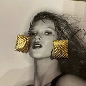 Chic Gold Earrings NWT